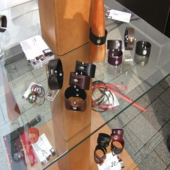 Lederschmuck von H. Botl?nder